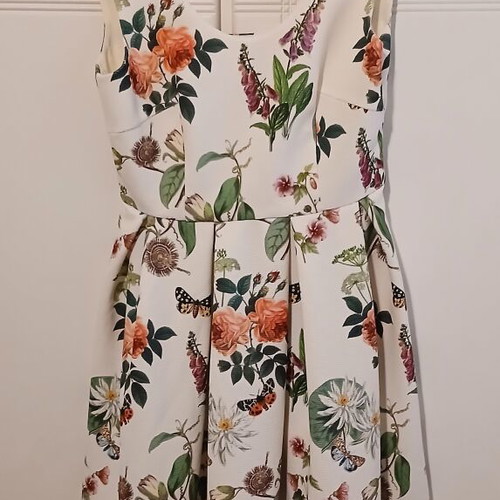 Yumi London floral dress size 38 like new