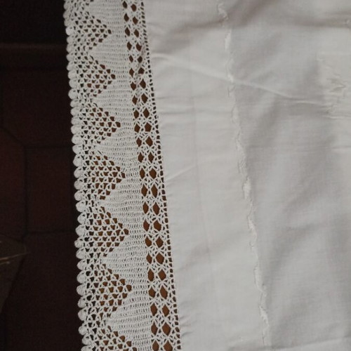 Handmade bridal bedsheet like new, 2x1.90 m, lace edges