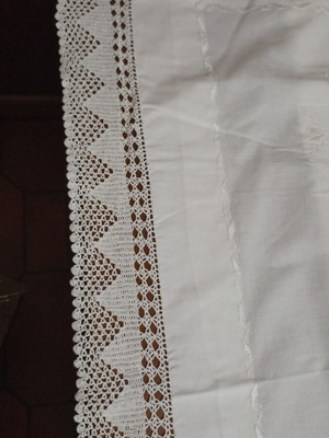 Handmade bridal bedsheet like new, 2x1.90 m, lace edges