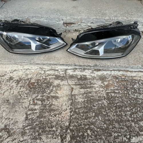Golf 7 headlights used in very good condition without cracks