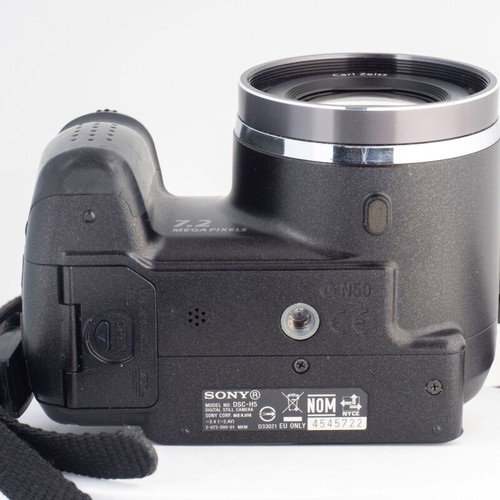 Sony Cyber-shot DSC-H5 digital camera with Carl Zeiss lens, 12x optical zoom