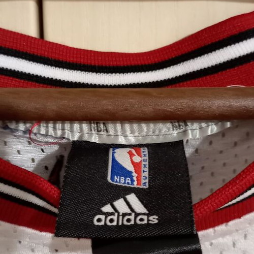 Authentic NBA Chicago Bulls jersey, Adidas, medium, white and red