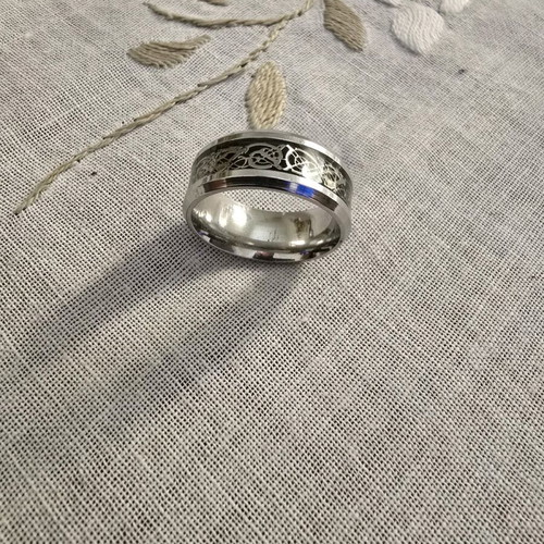 Men's rings like new, pack of 8, black and gray