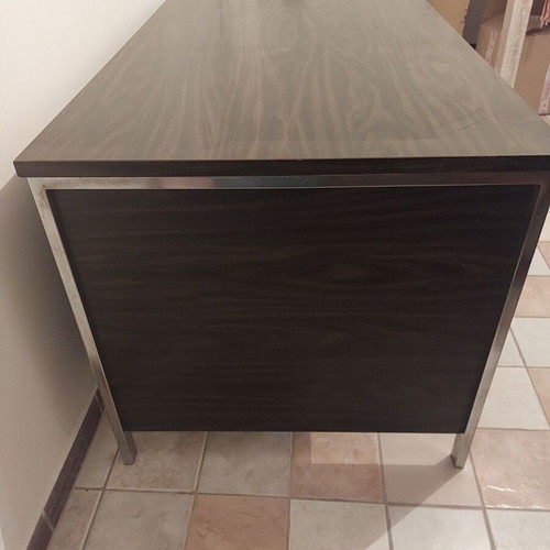 Desk with locking drawer unit used