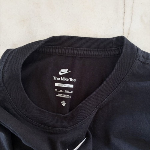 Nike Essential Center Embroidered Swoosh T-Shirt Move to Zero cotton