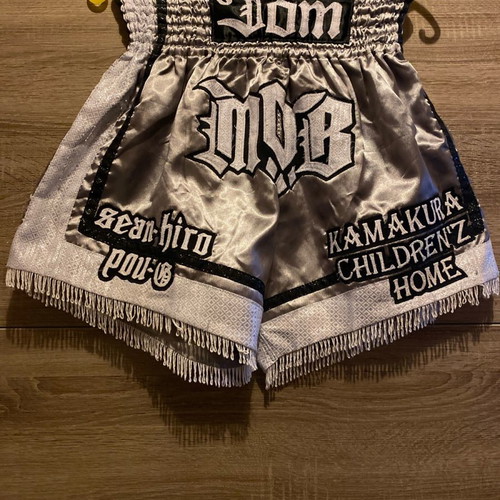Twins Special Muay Thai and kick box shorts XL new