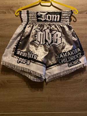 Twins Special Muay Thai and kick box shorts XL new
