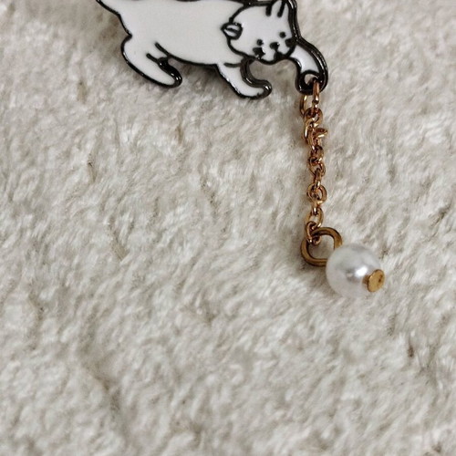 Cat brooch like new, white and gold-colored