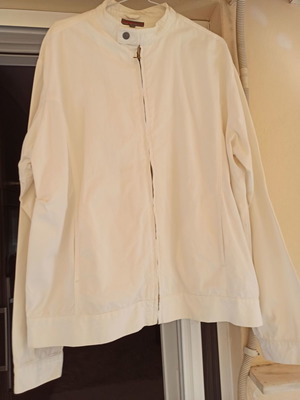 Lightweight white jacket like new, size XL