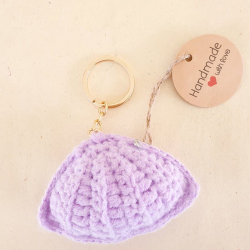 Shell keychain lilac knitted handmade, new