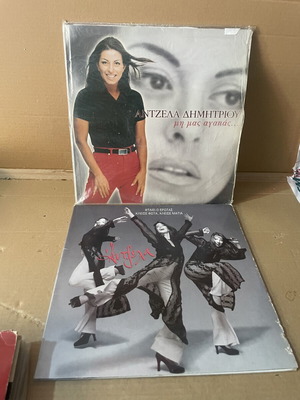 Angela Dimitriou 15 vinyl records used, laiko