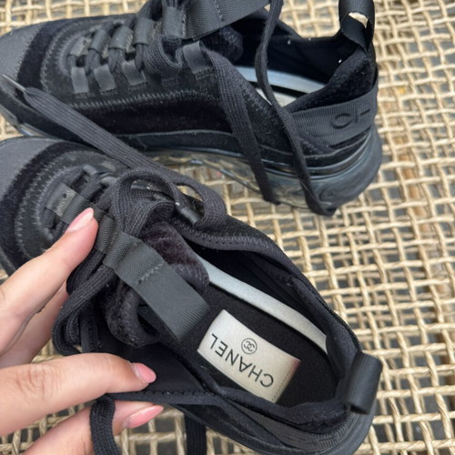 Women’s sneakers size 38, very good condition, black