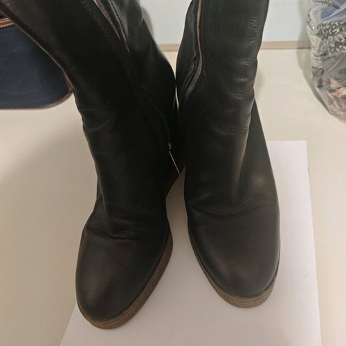 Leather ankle boots size 39 used with platform heel, black