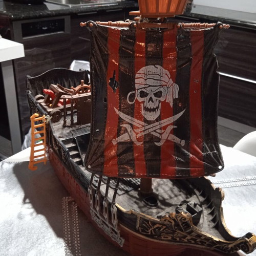 Pirate ship used, good quality