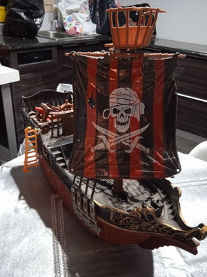 Pirate ship used, good quality
