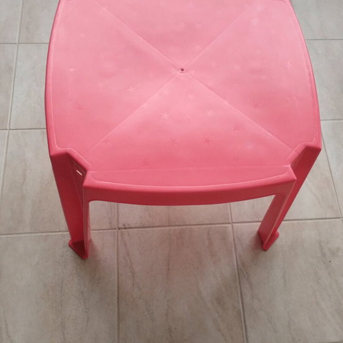 Palplay children's table like new, pink/fuchsia, durable plastic