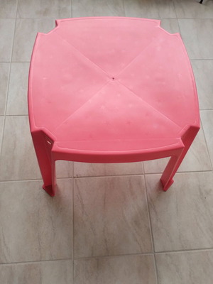 Palplay children's table like new, pink/fuchsia, durable plastic