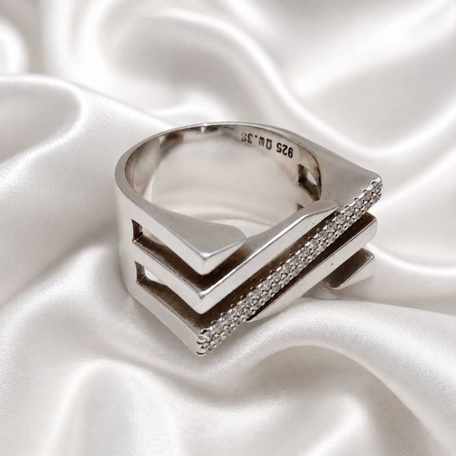Handmade 925 silver ring with zircon