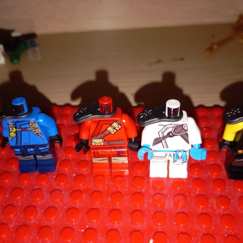 Ninjago Minifigure set with accessories, original 4 pieces, perfect condition
