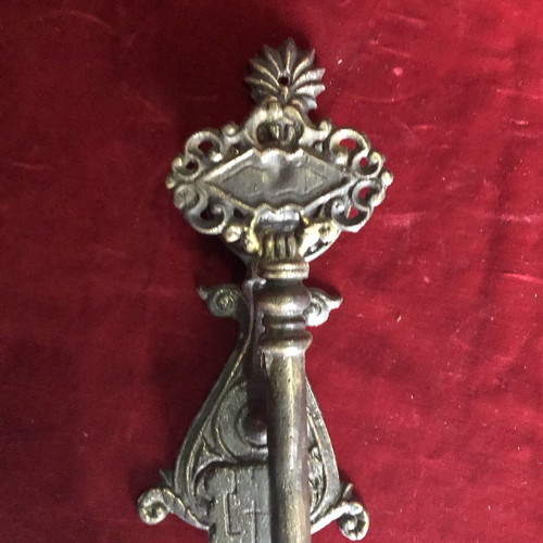 Bronze roptro key used