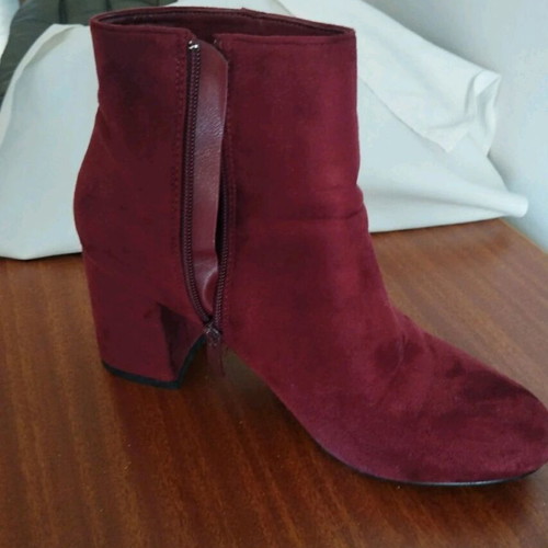 Women's suede boot burgundy like new, size 39