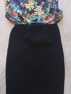Pencil skirt black elastic like new