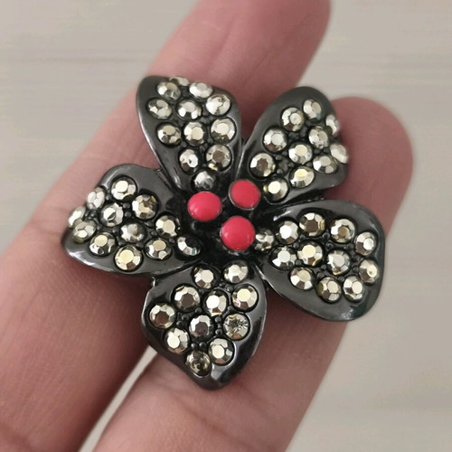 Cocktail Ring "Black Flower" New with Strass and Red Details