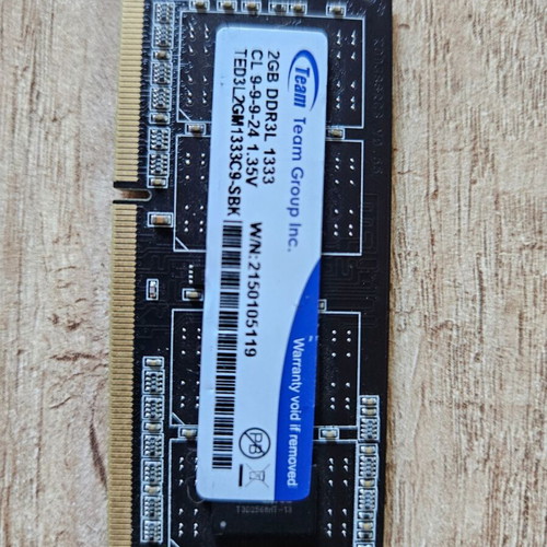 Team Group TED3L2GM1333C9-SBK 2GB SoDIMM memory like new