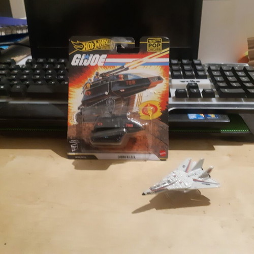 Hot Wheels G.I. Joe Cobra H.I.S.S. and F-14 toy set