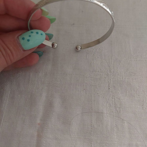 Bracelet thin and light stainless steel like new, silver color