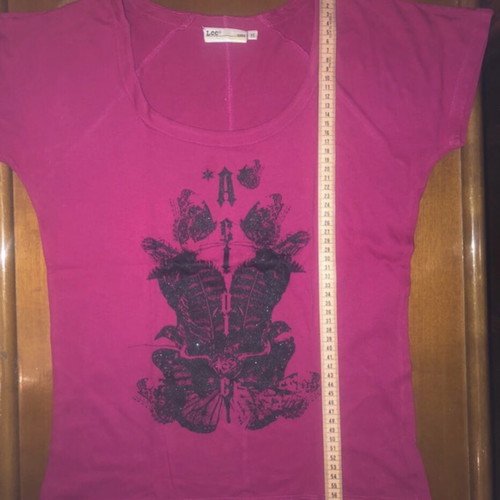 Lee T-shirt fuchsia with black print, like new