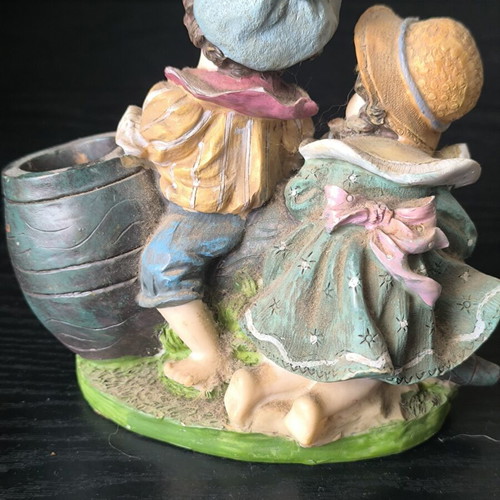 German figure of beautiful children, like new, polyrisin 14/14