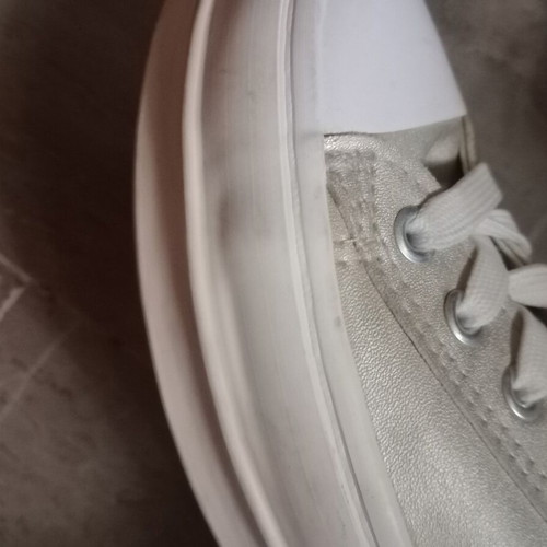 Athletic shoes like new, size 38, soft gold color