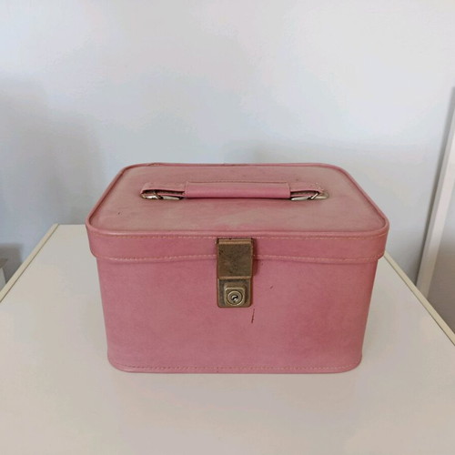 Makeup case pink 29cm x 22cm like new
