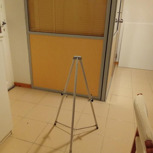 Aluminum folding tripod like new with case