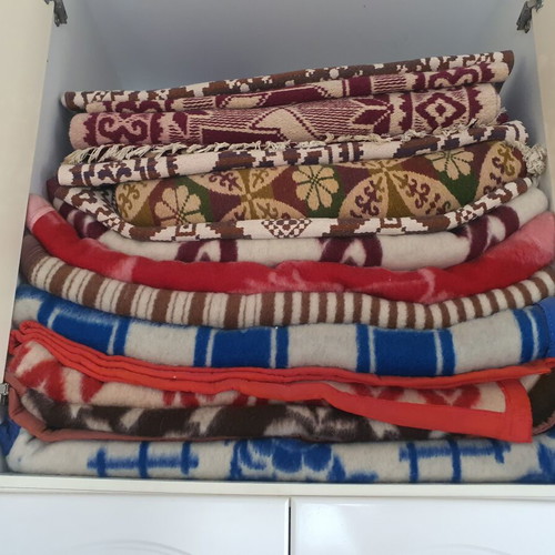 Wool blankets and rugs new, pack of 7 blankets and 4 rugs