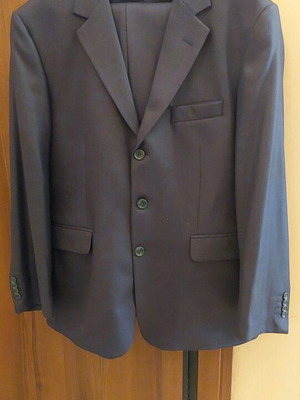 Men's suit like new, size 46 with trousers