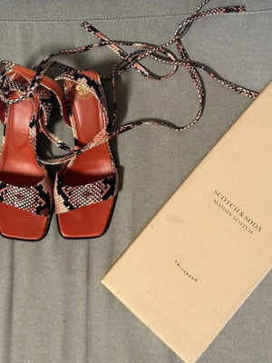 Πέδιλα Scotch & Soda Maison Scotch Enide 38 σαν καινούργια, μαύρο και κόκκινο
