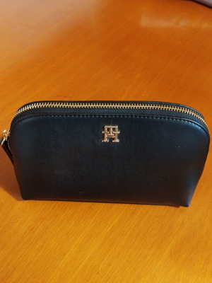 Тоалетна чанта Tommy Hilfiger като нова, черна, 13x21 см