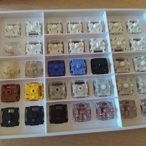 Gateron and Kailh Switch Testers with transparent Keycaps, 70 pieces, new
