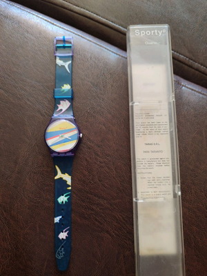 Vintage children's watch new with case from the 1980s