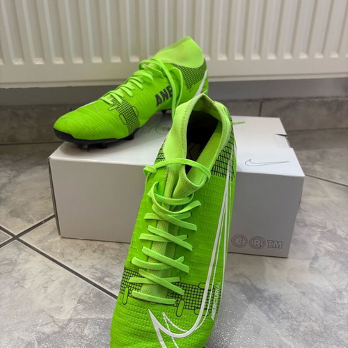Nike football boots custom made like new, size 44.5, green