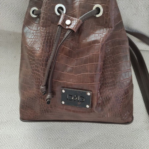 Brown bucket bag with shoulder and crossbody strap