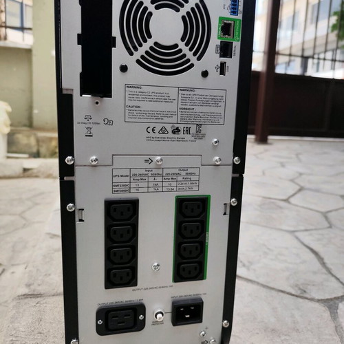 UPS APC Smart UPS SMT3000 3000VA used for repair