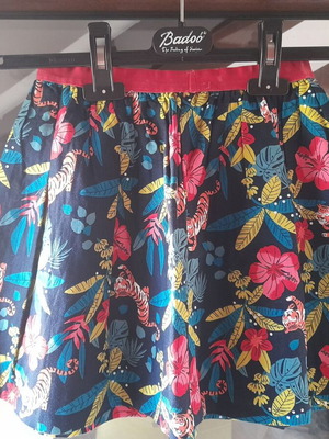 Benetton girls skirt like new, ages 7-9, blue and pink