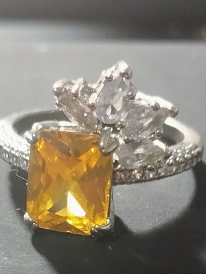 Vintage δαχτυλίδι Citrine Crown με κίτρινη πέτρα και στέμμα από rhinestones