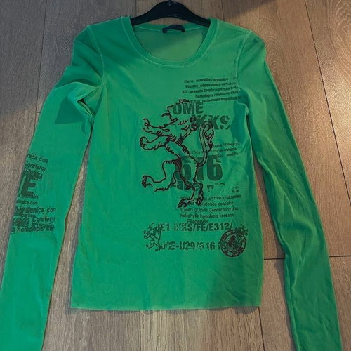 Long-sleeve top like new, green with graphic prints
