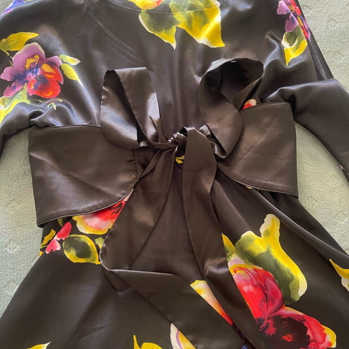 Satin floral dress like new, size M, Hype, black multicolor