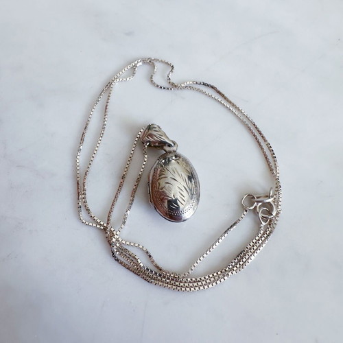 Vintage silver necklace with 925 silver photo locket, like new