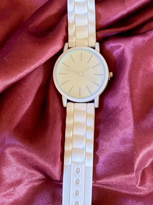 Analog wristwatch with white silicone band new